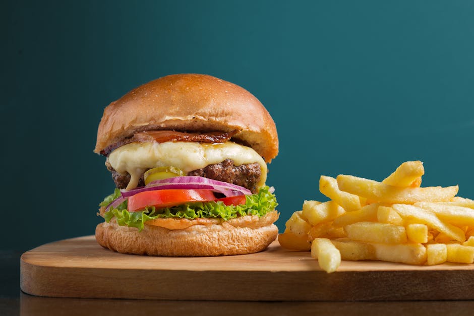 A delicious cheeseburger served with crispy golden french fries, perfect for a tasty meal